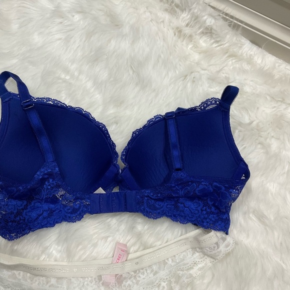 Victoria's Secret Blue and White Lace Bra with Underwire - Picture 9 of 11